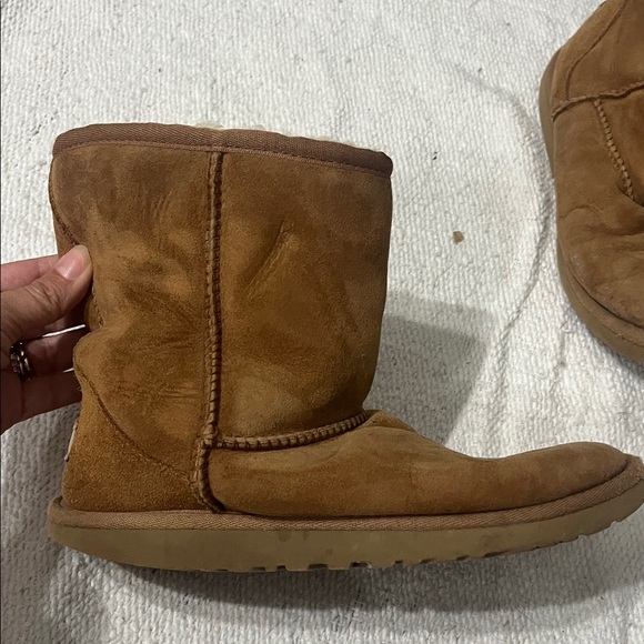 UGG Kids Boots in Brown and Cream - Picture 3 of 10